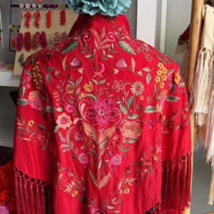 mantoncillo rojo de seda con flecos de borlón