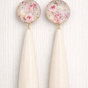 Pendientes de resina, color hueso hechos a mano