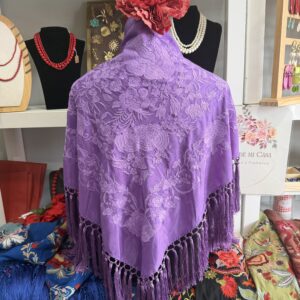 mantoncillo de seda gris perla, con fleco de borlón (copia)