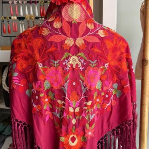 mantoncillo de seda buganvilla con flecos de borlón