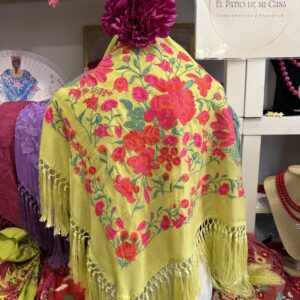 mantoncillo de seda, verde jabonoso con fleco de borlón (copia)