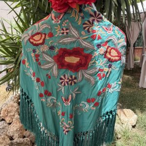 mantoncillo de seda turquesa con fleco de borlón (copia)